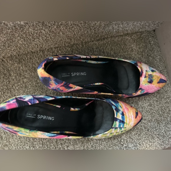 Beautiful multicoloured pumps - Picture 2 of 4